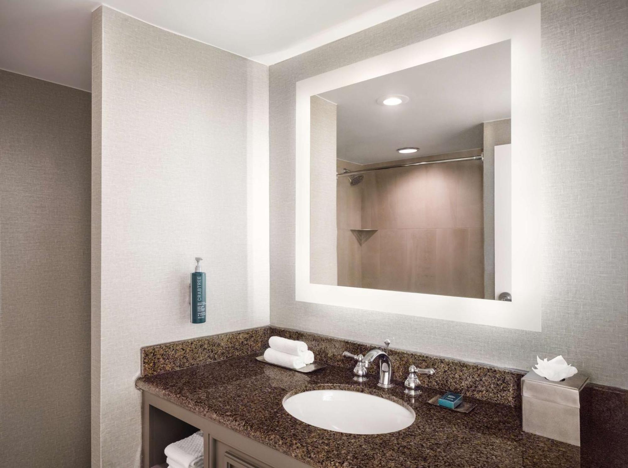 Hotel Doubletree By Hilton Austin Exterior foto